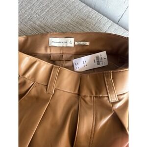 Abercrombie & Fitch Vegan Leather Pleated Shorts Tan Brown High Rise Small NEW